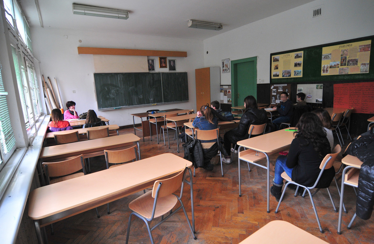 HRVATSKA POLAKO NESTAJE - Unazad par godina 160 škola je zatvoreno-Učenika je sve manje!