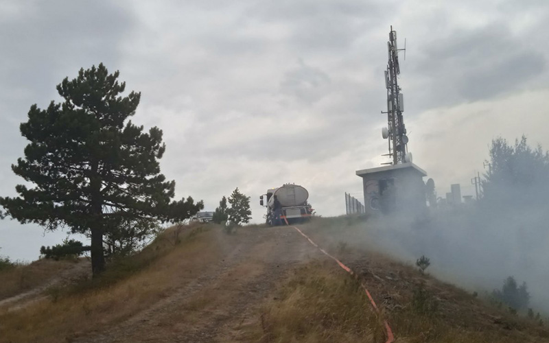 VATROGASCI DAJU SVE OD SEBE - Veliki požar zahvatio Zlatibor i brzo se širi ka...!(FOTO)